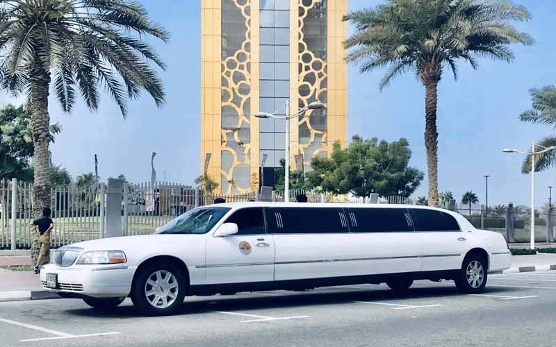 Exploring Dubai's Iconic Landmarks with a Limousine Service