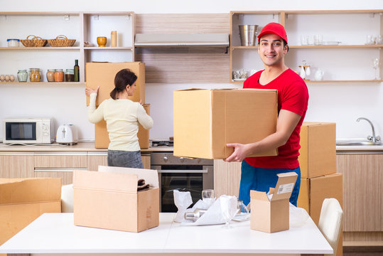 Villa movers packing kitchen items in Dubai